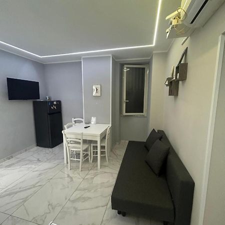 Apartamento Casa Vacanze Qs 10 Nápoles Exterior foto